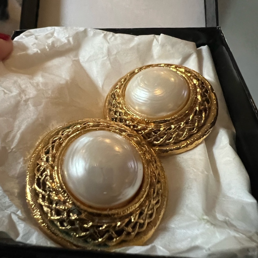 CHANEL Gold and White Pearl Earrings Vintage